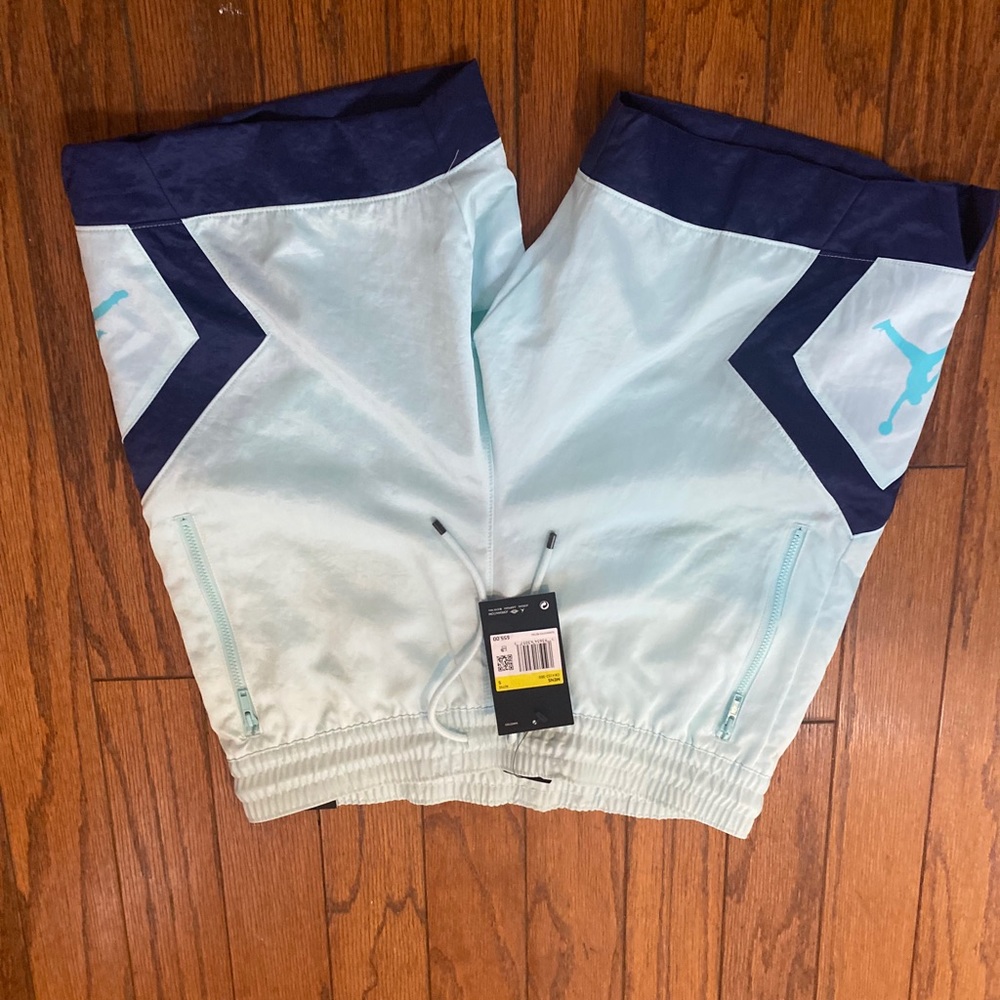 Shorts - Picture 9 of 9